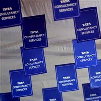 TCS gains; Analysts more confident after backing FY15 outlook
